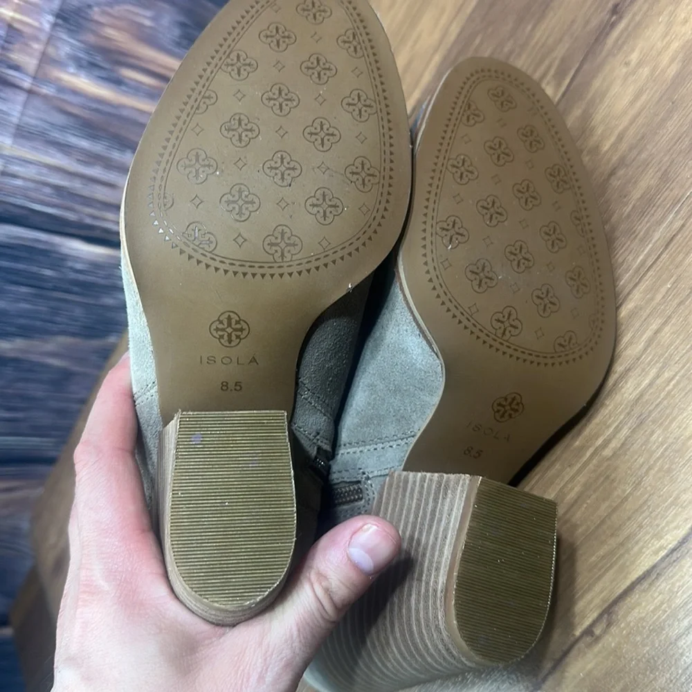 Isola Leandra Stone Suede Booties Tan w/ Silver size 8.5
